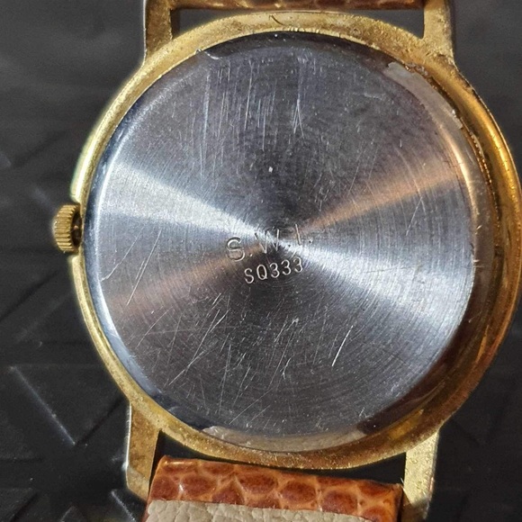 🦋10/$20🦋 Vienna Goldtone/Mother of Pearl Leather Women's Watch - Picture 5 of 5